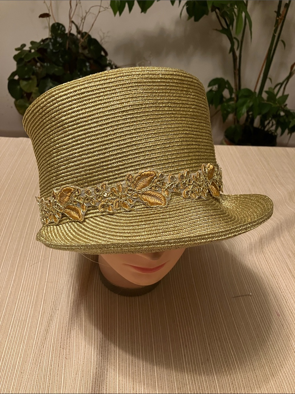 Chic Metallic Gold Embroidered Straw Cloche Hat - Picture 2 of 4